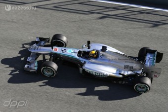 F1: Hamilton örül, hogy él
