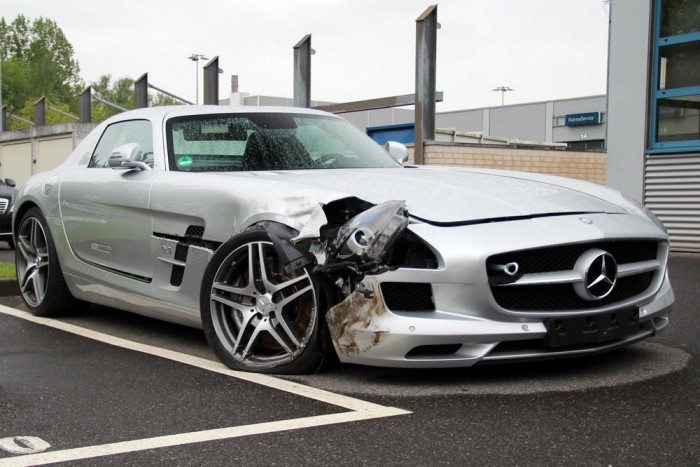 Csúnyán alázzák az AMG-t 3 | Vezess Összetörték az AMG-t a rossz hírek