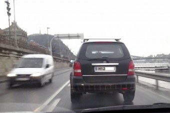 Milyen autót láthatunk a képen?