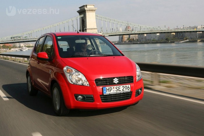 Pörzse Sándor (Jobbik) garázsában álla RAV4, Sportage és a Captiva, az SUV-k mellett van egy Splash is