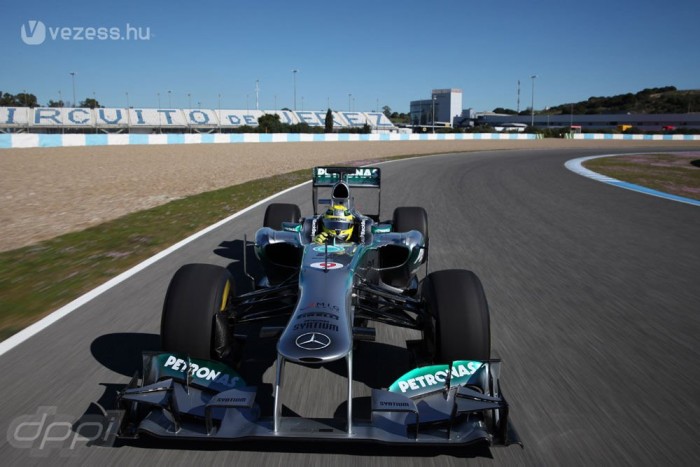 F1: A Ferrari lenyomta a mezőnyt 6