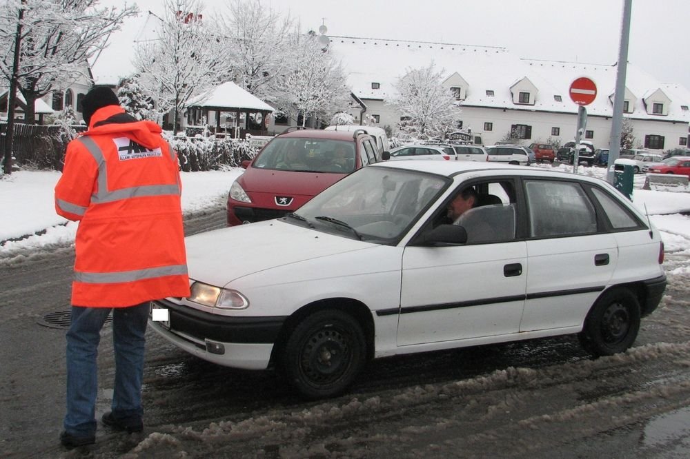 Az Astra sofőrja sokáig szidta hangosan a rendszert, és nem tudtam nem egyetérteni vele: egy útra, egy napra, pár száz kilométerre fizethetett majd' 4500 forintot