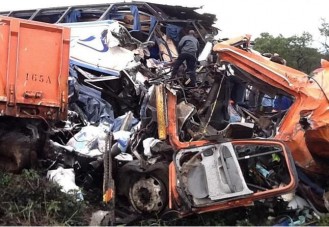 Brutális buszbaleset, 50 halott