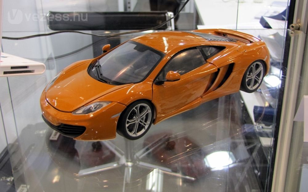 Az Autoart Signature sorozatában várható a McLaren MP4-12C