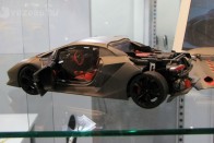 Lamborghini Sesto Elemento indokolatlanul teleplüssözött belsővel