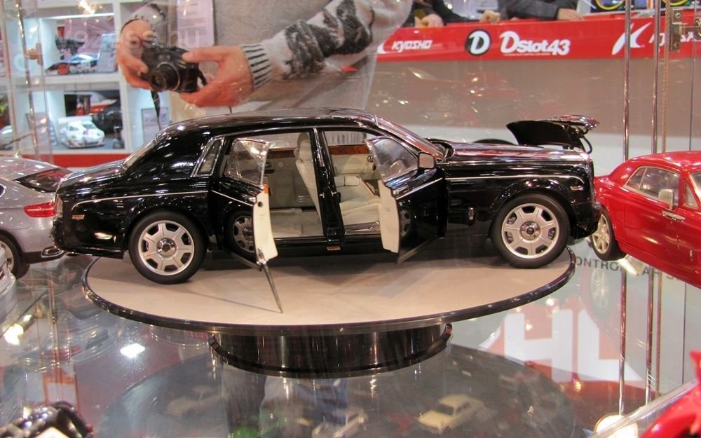 Kyosho Rolls-Royce Phantom igazán tekintélyt parancsoló darab