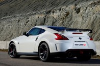 Kigyúrta magát a Nissan 370Z 15