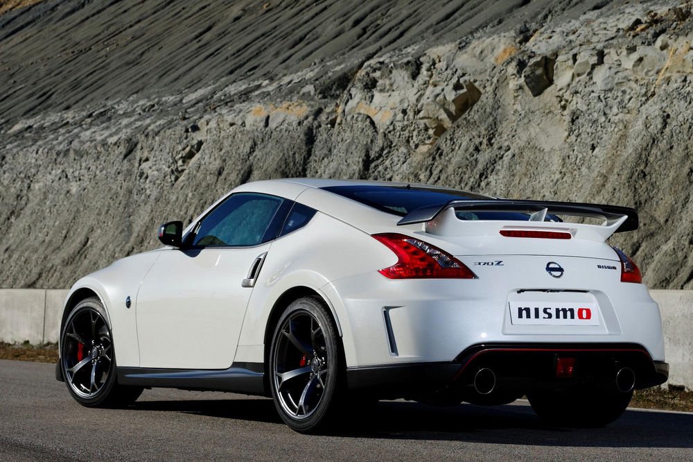 Kigyúrta magát a Nissan 370Z 4