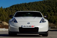 Kigyúrta magát a Nissan 370Z 16