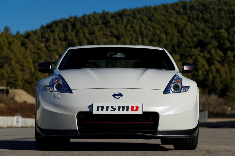 Kigyúrta magát a Nissan 370Z 5