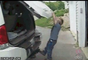 Csomagtartó viszi a kölköt