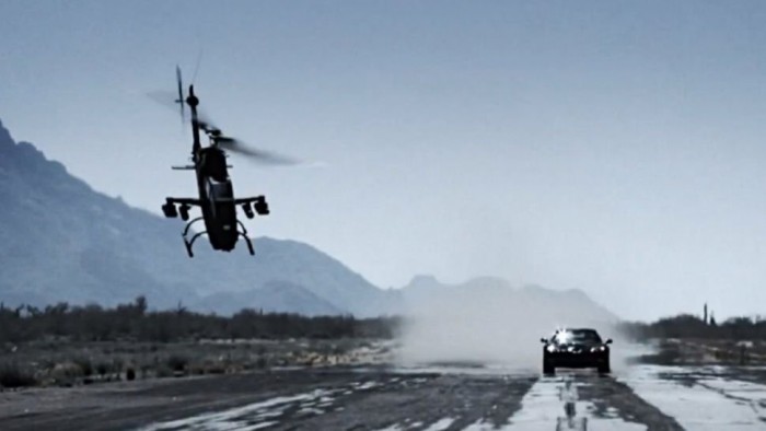 Autóüldözés közben zuhant le egy helikopter