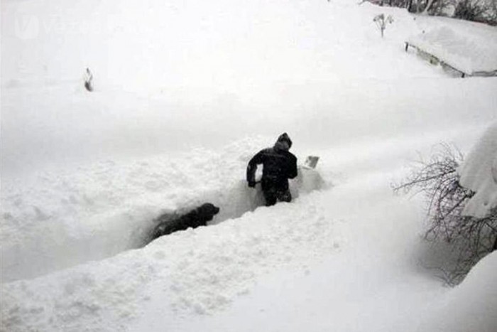 Mindent eltemetett a hó 8 | Vezess Felesleges autóba ülni