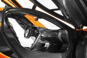 Csupasz tökély a McLaren P1 belső tere
