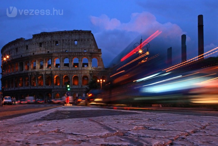 Top 10: Hol a legdrágább a benzin? 7 | Vezess 2. Olaszország - 520 Ft/liter. A drága benzinen kívül az adóhatóság miatt is sanyarú errefelé a Ferrari-tulajok élete. Aki nem tudja igazolni sportkocsija fedezetét, most akár olcsón is megszabadul autójától