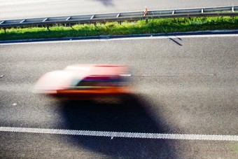 Kétszázzal repesztett a fékevesztett autó