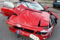 Feltűnően sok totálkáros Ferrari bukkant fel az elmúlt napokban a francia közéletben. Kár értük.