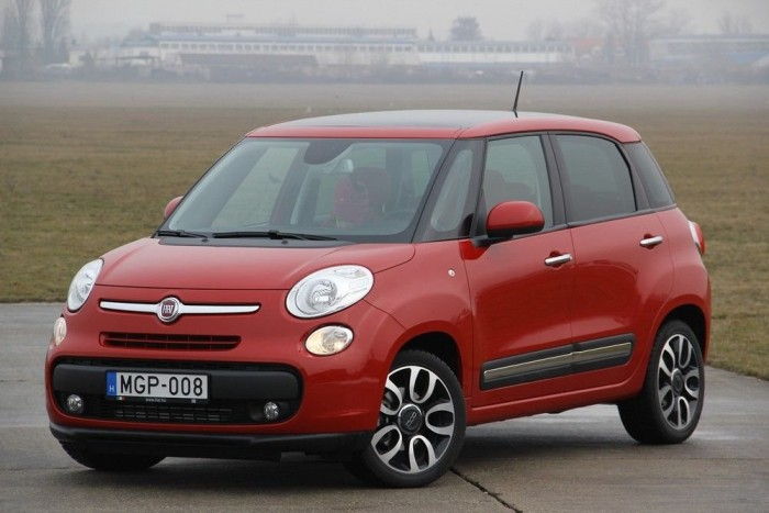 A Fiat az 500-as nimbuszára alapozva dobta piacra új családi kis (illetve nem is olyan kis) egyterűjét. Az 500L igazi unikum a kategóriában, de elég drága és vannak hibái