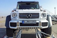 Százlábú Mercedes, hibbant milliomosoknak 27