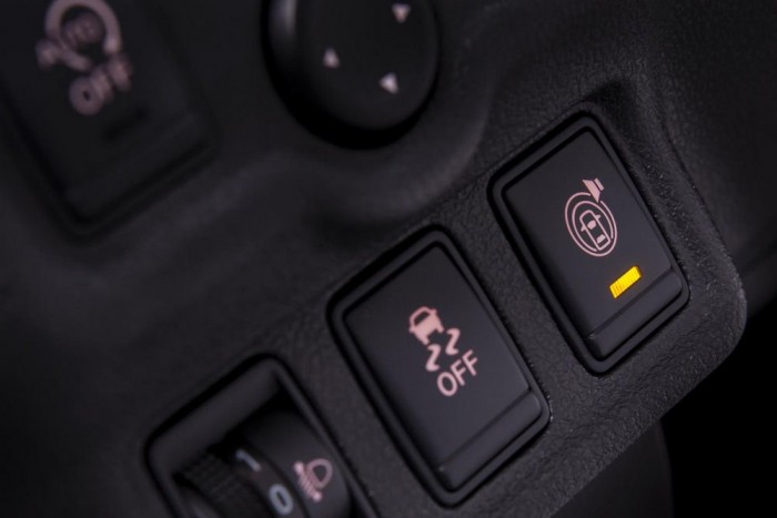 Szuperbiztonságos az új Nissan Note 8 | Vezess Panoráma madártávlati megfigyelés. Sajátos élmény felülről látni saját autónkat.