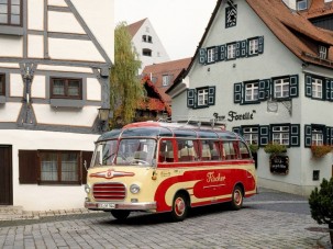 Félévszázados nosztalgiabuszok