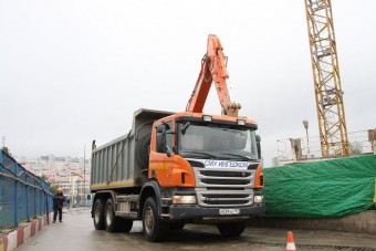 Scaniákkal épül a metró