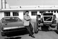 Ferruccio Lamborghini komolyan vette hobbiját. Mivel senki sem tudott a saját szájízének való GT autót építeni, így inkább saját gyárat alapított, aminek épp idén ötven éve