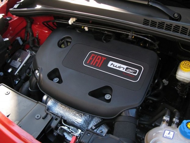 Vezettük: doppingolt Fiat 500L 6 Kis fordulaton is jobban húz a 105 lóerőre tuningolt kéthengeres Twinair motor, mint a más modellekből ismert 85 lóerős kivitel és csaknem másfél literrel takarékosabb az 500L alapmotorjánál, a 90 lóerős, 1,4 literes, négyhengeres benzinesnél
