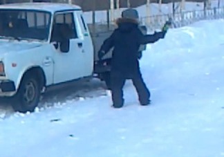 Ladát rongált a taknyos kölyök