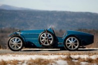 Bugatti Type 35 C, 1928. Van ízlése a srácnak. Korának legkiválóbb versenyautója 90 lóerővel is puhára kalapálta az egész világot.