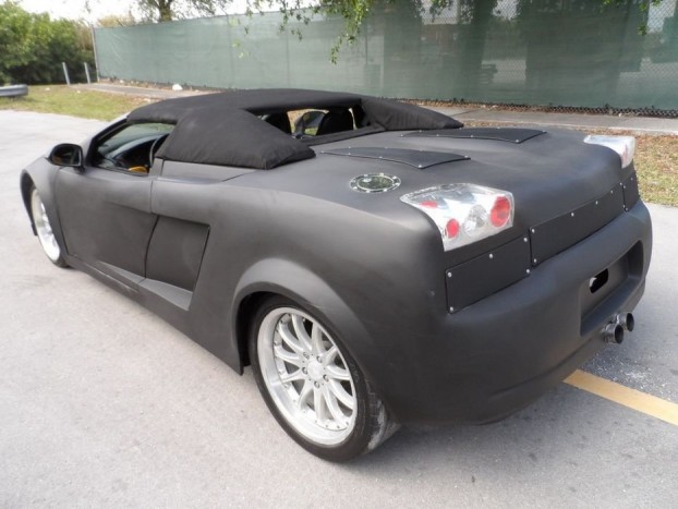 A világ legrondább sportkocsija 8 | Vezess A tető mintha kátránypapírból lenne, a szegecsekre meg a metálosok bukhatnak