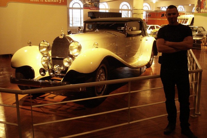 A különféle testvérmárkák autói mellett akad itt Bugatti is: egy Type 41 Royale Weinberger Cabriolet és Sebestyén Marci