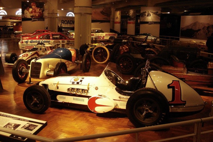 Elöl egy 1960-as Meskowski, mögötte a dicső múlt