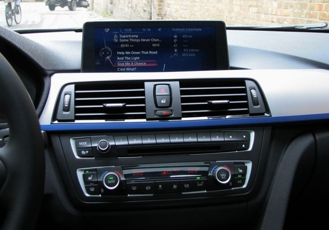 Némi állítgatás után remekül szólt a rádió is, a kapcsolási érzetre panasz nem lehet