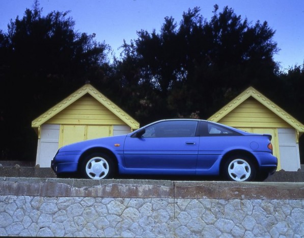 143 lóerős motorjával a 100 NX GTi 8,2 másodperc alatt gyorsult százra