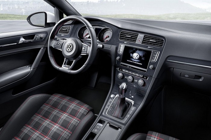 Hivatalosan is létezik a Golf GTI 6 | Vezess Elmaradhatatlan a skót kockás üléskárpit