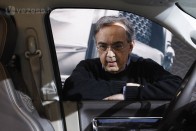 Sergio Marchionne, FIAT-Chrysler, 4 milliárd, 256 millió euró. A 2011-re járó 2,45 millió eurós alapfizetése mellett Marchionne a neki biztosított FIAT-részvényekkel keresett ilyen jól. Juttatáscsomagja a korábban a pusztulás felé sodródó FIAT és a Chrysler megmentéséért aligha aránytalanul magas