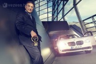 Norbert Reithofer, BMW, 1 milliárd 810 millió Ft. A BMW is csak pár hét múlva közli a 2012-es számokat, de orientációnak megteszi az igazgatótanács elnökének egy évvel korábban juttatott 6,2 millió euró. Reithofer a tavalyi - újabb - rekordév után még nagyobb prémiumra számíthat 1,5 millió euróban meghatározott alapfizetése felett