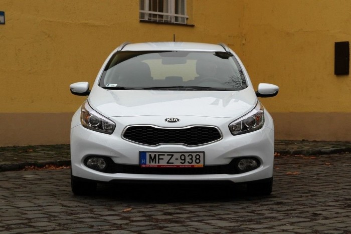 A motorkínálat is az európai igényekhez igazodik: 1,4 és 1,6 literes dízelmotor is kapható a Ceedhez