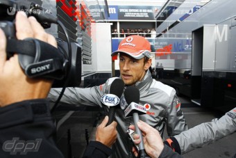 F1: Buttont nem aggasztja a főnökcsere