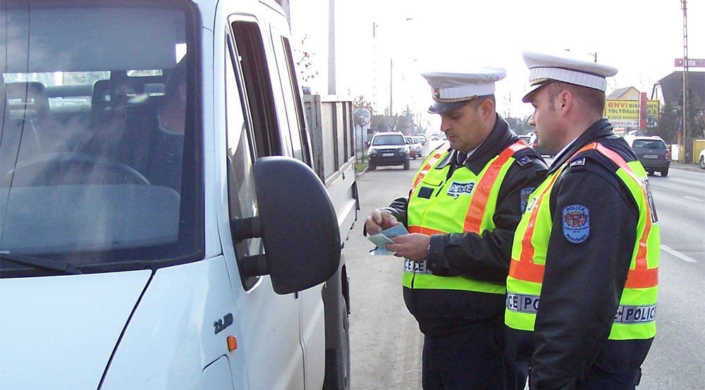 Szabályos autósokat büntetett a rendőrség 52