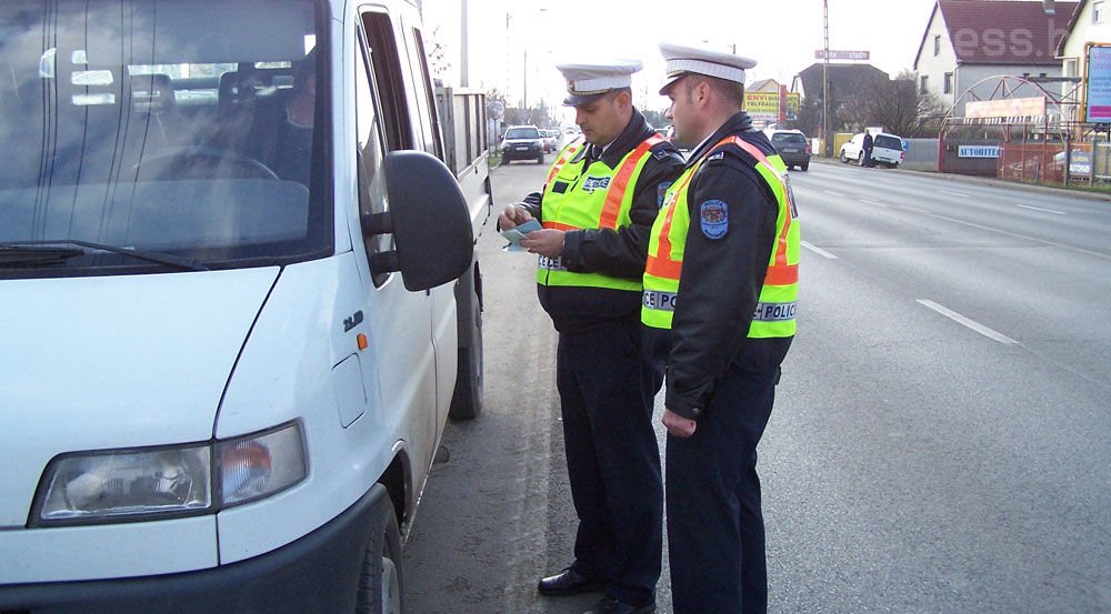 Szabályos autósokat büntetett a rendőrség 53