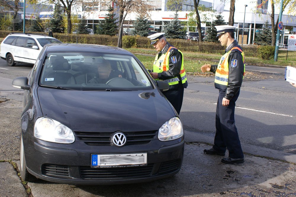 Szabályos autósokat büntetett a rendőrség 54