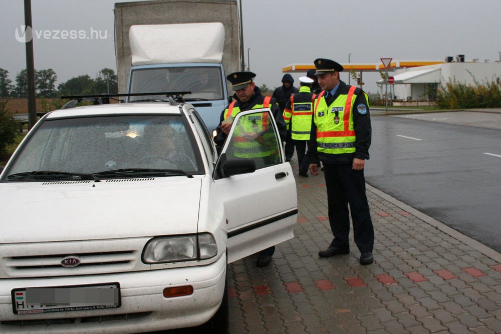 Szabályos autósokat büntetett a rendőrség 57