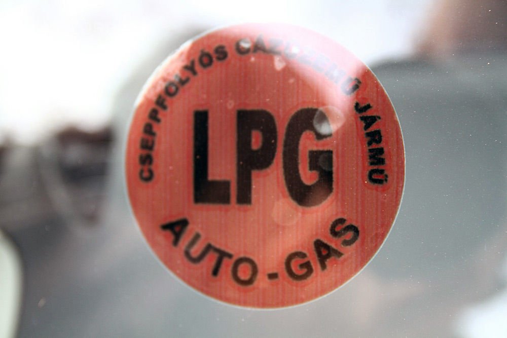 LPG pötty a szélvédőn