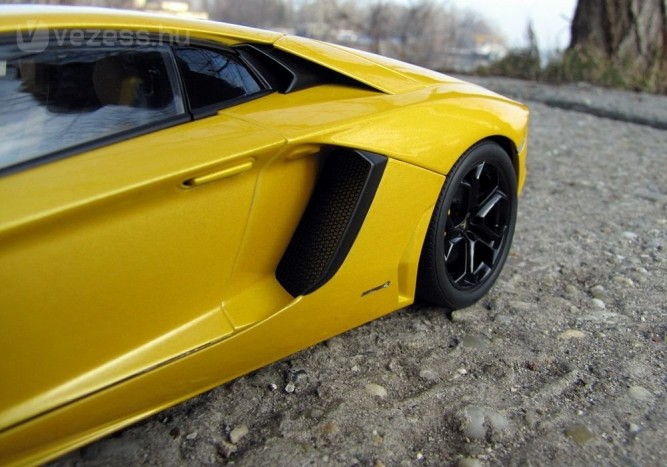 Minden apró résben van rács, ahol kell lennie