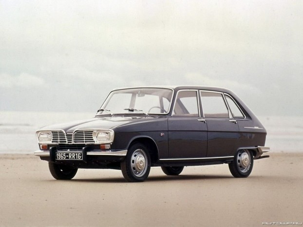 Top 10: az elmúlt 50 év legjobb autói 3 1966 Renault 16. A hatvanas évek közepén, amikor az autók többsége még négyajtós karosszériával és hátsókerékhajtással jelent meg, szinte forradalminak hatott a Renault 16-os az elsőkerék-hajtásával és az utastér hátsó részének raktérré alakítását lehetővé tevő ötajtós karosszériakialakításával. 98 ponttal, magabiztosan nyert a technikai újdonságok sorát felvonultató, 81 pontos Rolls Royce Silver Shadow előtt