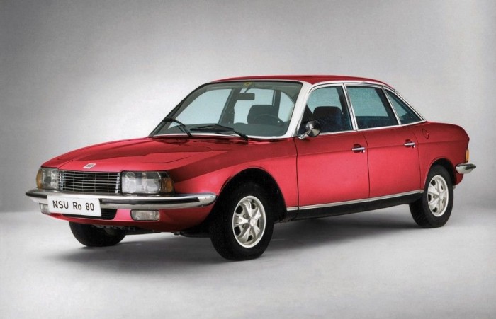 Top 10: az elmúlt 50 év legjobb autói 5 1968 NSU Ro80. Új műszaki megoldások tömegét hordozó autó. Wankel motor, elsőkerék-hajtás, automatikus kuplung, s ráadásul tágas, hatalmas a csomagtartója és kiválóan vezethető. Ideális Év Autója. Az már csak a használat során derült ki, hogy a világrengető újdonságként beharangozott, csak körben járó dugattyújú Wankel motor sokkal többet fogyaszt, mint a hagyományos ide-oda szaladgáló dugattyújú hagyományos motorok, az élettartama pedig nem több 40 000 kilométernél...