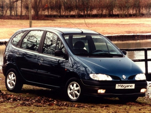 Top 10: az elmúlt 50 év legjobb autói 10 1997 Renault Mégane Scenic. Újabb kategóriateremtő autó, és megint a Renault-tól. A Mégane Scenic volt az első alsó-középkategóriás egyterű, majd ennek nyomán a többi márka is kijött a sajátjával. Egy kategóriával feljebb korábban az Espace tette korábban ugyanezt, de az nem kapott Év Autója díjat