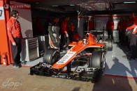 F1: Hamilton csúcsot futott, Massa kereke elszállt 21